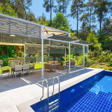 Iskenderun Sleeps 6 With Pool And Air Con Βίλα